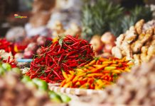 Peluang Usaha Pasar Petani di Desa dan Kota yang Menjanjikan di Era Modern Cabai merah di pasar tradisional